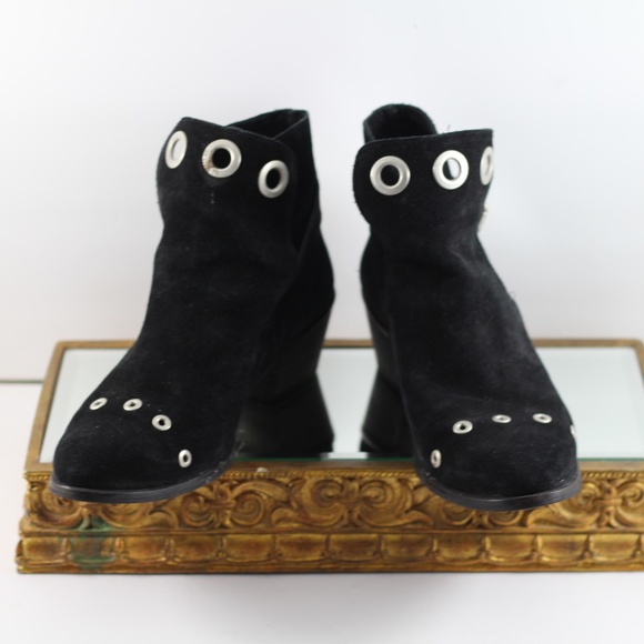 l'intervalle, Beautiful, Black, Suede Booties w/silver grommets - Made in Spain - Picture 16 of 16
